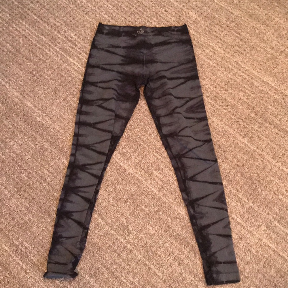 NUX grey and black exercise leggings